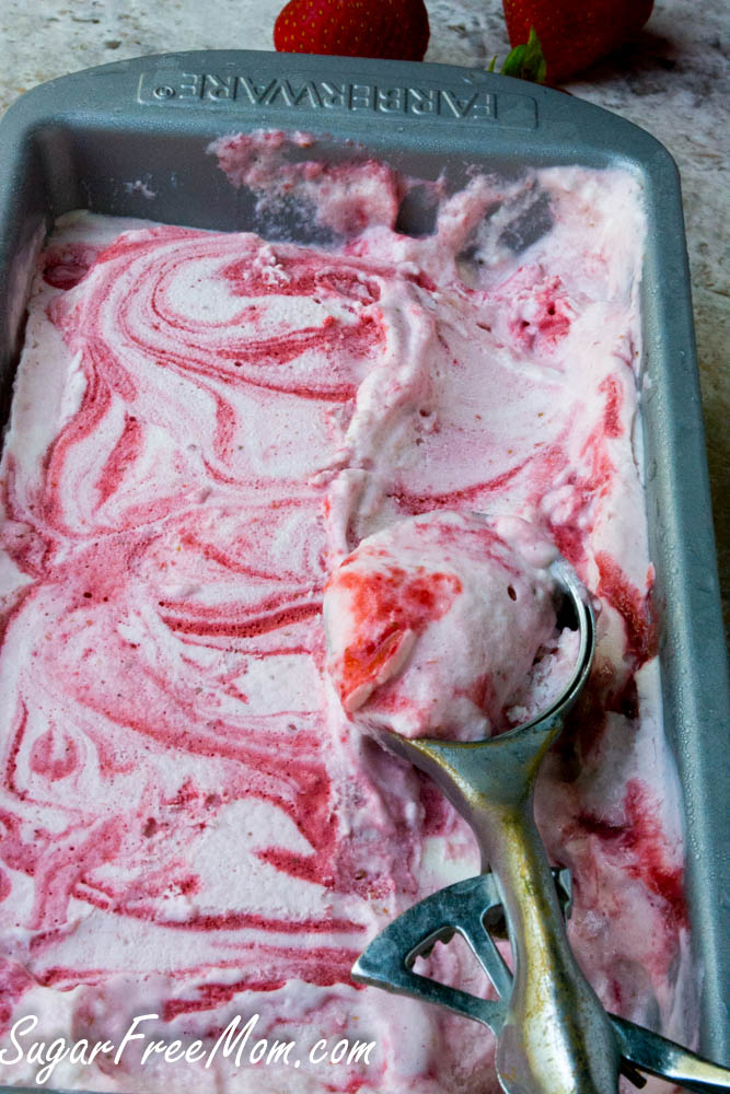 strawberry swirl ice cream -2