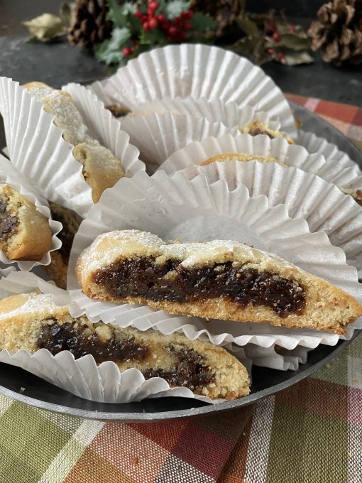 These traditional Sicilian Keto Italian fig cookies, Cuccidati, are now low carb and can be enjoyed on your ketogenic and low carb diet! Just 6 g net carbs per serving!