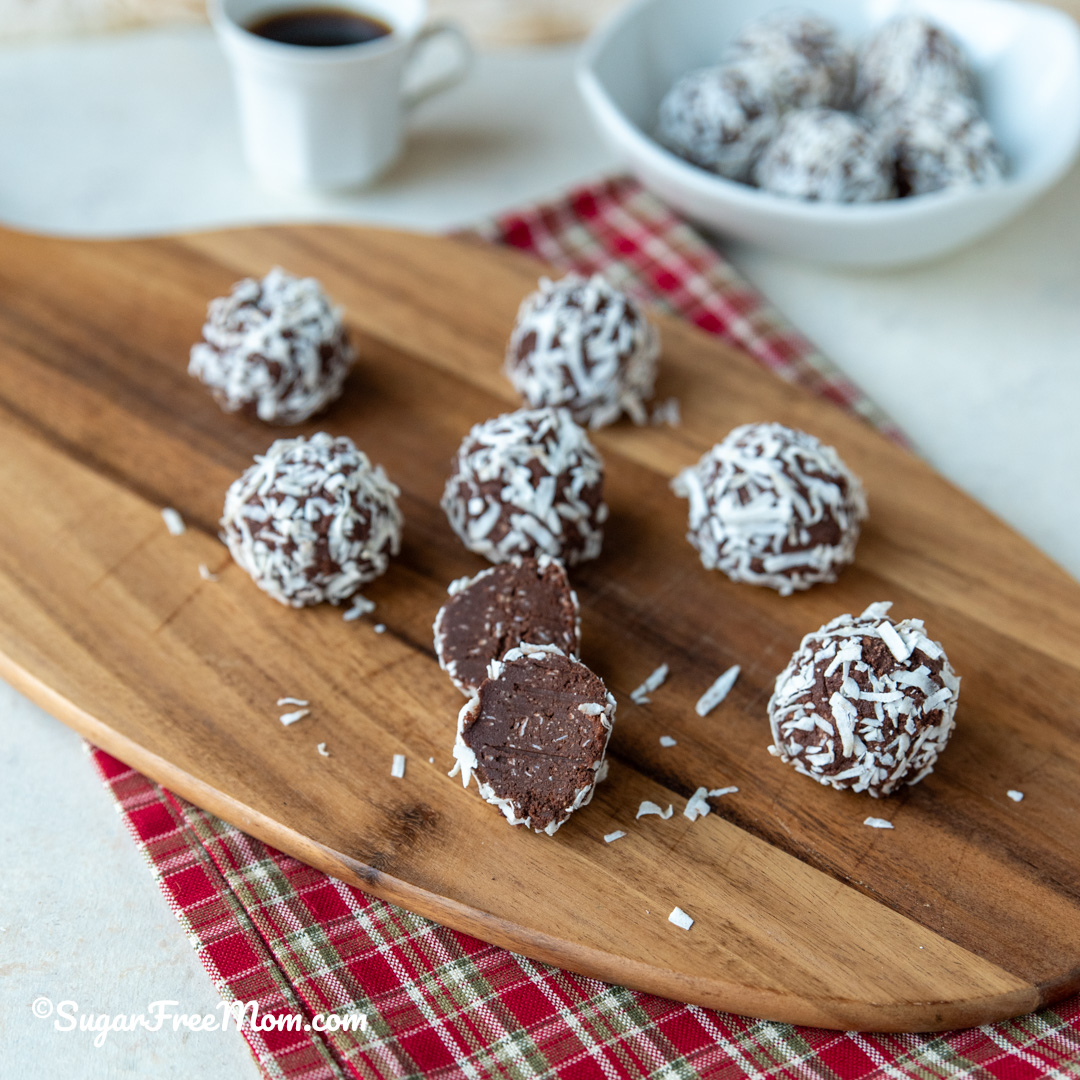 This classic Christmas treat for sugar free keto traditional rum balls is an easy recipe that takes just 5 minutes to make! This no bake recipe needs just 8 simple ingredients! Just 2 grams of net carbs.